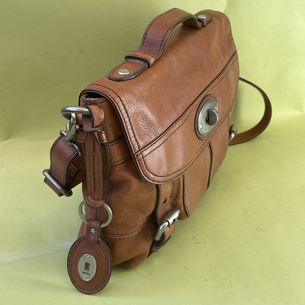 Vintage light brown/silver Fossil pebbled leather bag